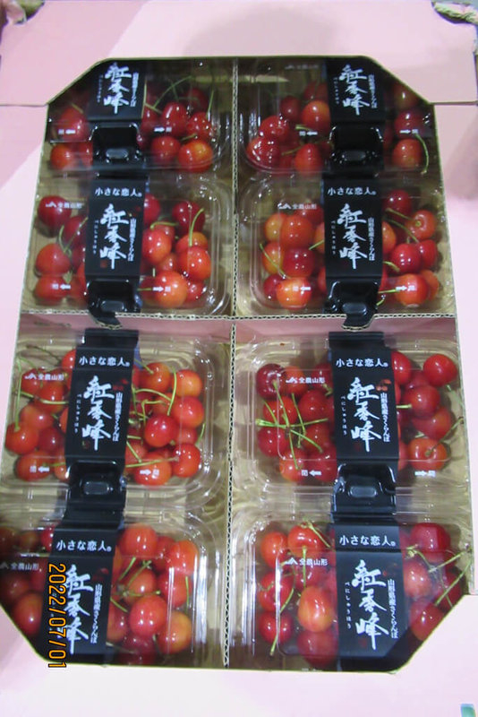 食藥署2日公布最新邊境檢驗結果，日本進口紅櫻桃有數批遭檢出農藥殘留超標，全數在邊境攔截，未流入市面。（食藥署提供）中央社記者沈佩瑤傳真  111年8月2日