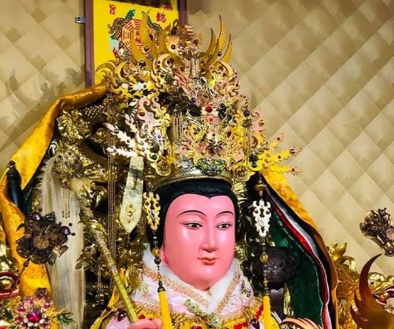 三昧堂創意木偶團隊受疫情衝擊演出機會大減,因製作精工戲偶技藝成名,許多神明與宮廟找上三昧堂,打造獨一無二的「神衣與頭冠」,讓三昧堂找到新商機。(三昧堂提供)中央社記者蔡智明傳真 111年8月2日