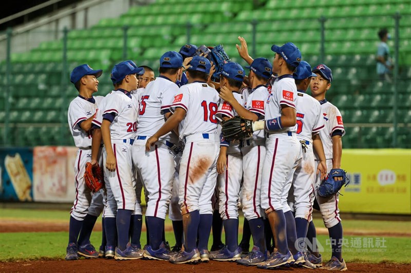 U12世界盃棒球賽超級循環賽複賽,台灣隊4日以16比1、4局提前扣倒對手多明尼加,賽後累積戰績2勝1敗。中央社記者鄭清元攝 111年8月4日