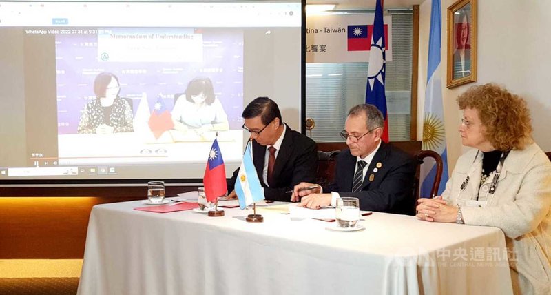 阿根廷全國護理聯合會與台灣護理學會3日線上簽署合作備忘錄。阿根廷盼汲取台灣護理經驗,提升護理師照護能量及工作環境。圖為簽署會場。中央社記者黃韻如布宜諾斯艾利斯攝 111年8月4日