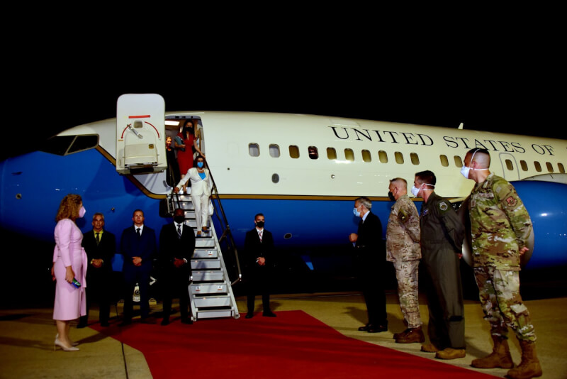 美國聯邦眾議院議長裴洛西3日晚間飛抵南韓，卻不見任何一名韓國國會或政府人員接機。（圖取自twitter.com/USAmbROK）