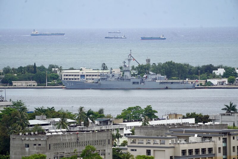 圖為8月初中共宣布在台灣周邊海域軍演後，靠泊在高雄左營軍港的汾陽號巡防艦（舷號934）。（中央社檔案照片）
