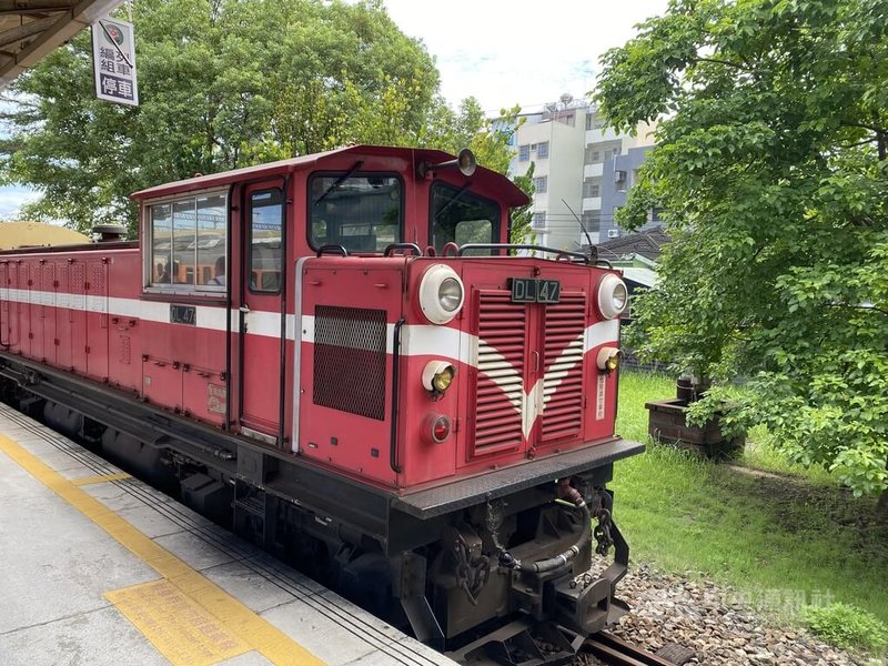 台灣高鐵今年首度與嘉義阿里山林業鐵路合作，推出「高鐵X阿里山林鐵之旅」，包含專人導覽、景點接送等，讓旅客不開車也能暢遊台灣。中央社記者余曉涵攝  111年8月7日