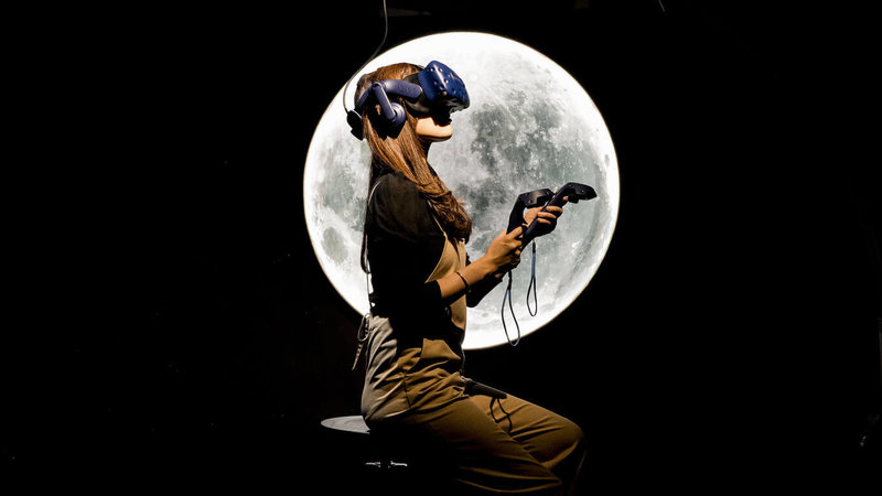 新媒體藝術家黃心健與美國前衛音樂教母蘿瑞．安德森（Laurie Anderson）共同創作VR作品「登月」，透過虛擬實境技術打造神話般的新月幻境，10月將於高雄市立美術館展出。（黃心健提供）中央社記者王寶兒傳真  111年8月10日
