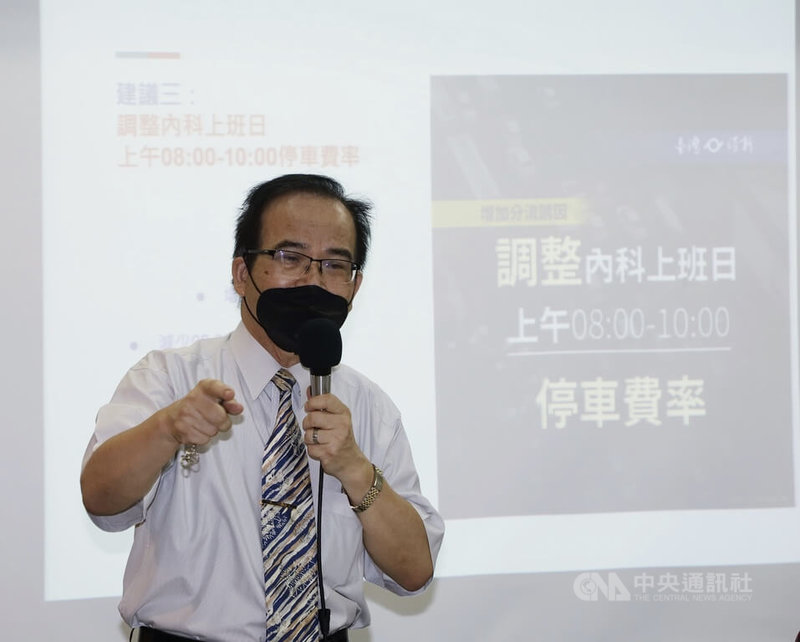 台灣維新召集人、台北市長參選人蘇煥智10日提出解決內湖塞車問題4項方案，他表示，政府有心，才能創新，內湖交通問題要靠創新才能找到解方。中央社記者郭日曉攝  111年8月10日