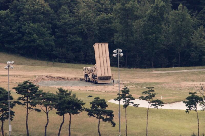 圖為2017年星州駐韓美軍基地部署薩德反飛彈系統。（路透社）