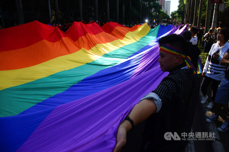 2025世界同志遊行原訂在台灣舉行，但主辦單位12日指出，國際組織InterPride拒絕主辦方以Taiwan為活動命名，決定停止舉辦。圖為2020年台灣同志遊行。（中央社檔案照片）