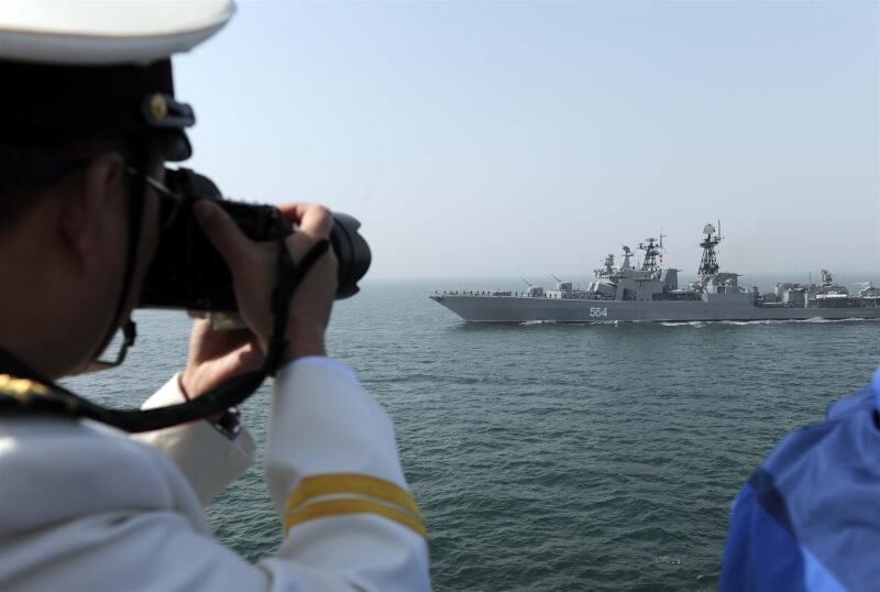 美國智庫詹姆士敦基金會的報告指出，黃海戰略地位很重要，僅靠韓國無力阻止中國霸權。圖為2012年中俄聯合演習在青島黃海海域舉行海上閱兵。（中新社）