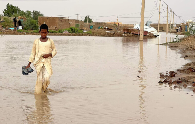 蘇丹豪雨釀成的洪災，已造成至少52人死亡，數千間房屋受損或被毀。圖為13日災後情形。（安納杜魯新聞社）