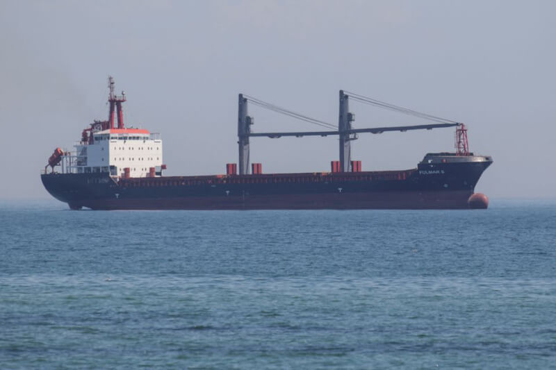 土耳其國防部表示，13日又有兩艘載運穀糧的船隻駛離烏克蘭位於黑海的港口。圖為Fulmar S號。（路透社）