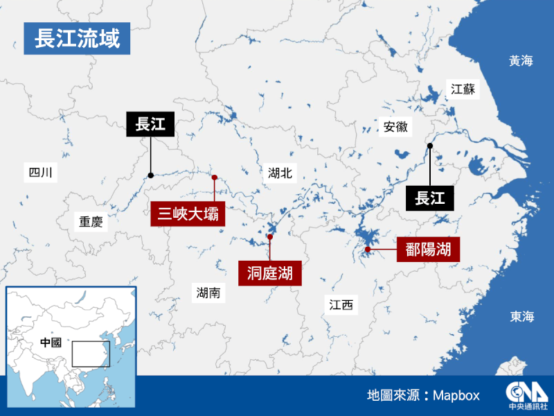 中國長江流域大部分地區持續高溫少雨，降雨量較常年同期偏少4.5成，截至目前已有3299萬畝耕地受旱，246萬人供水受到影響。（中央社製圖）
