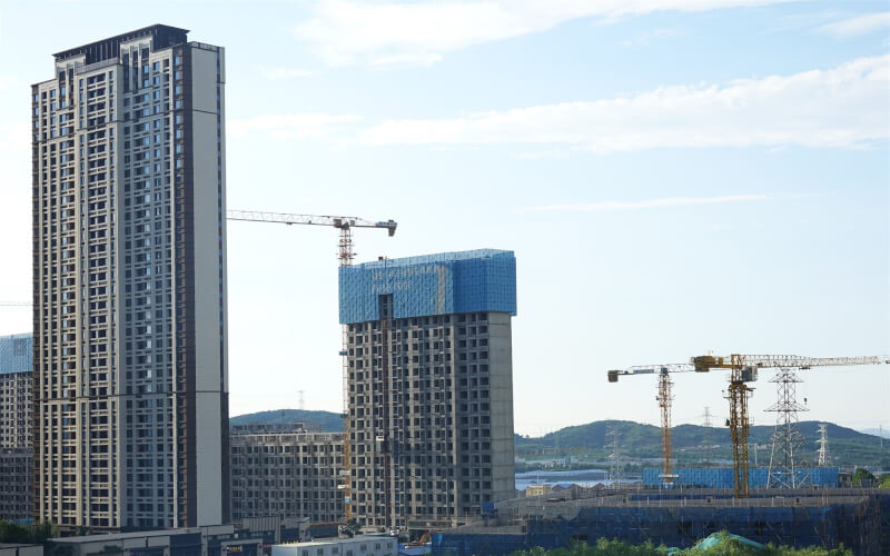圖為遼寧省大連市正在興建的住宅。（中新社）
