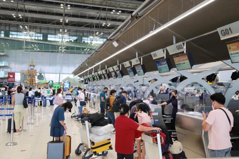 台灣旅客10月起到明年3月，持落地簽至泰國可停留30天。圖為曼谷蘇凡納布機場。（圖取自facebook.com/SuvarnabhumiAirport）