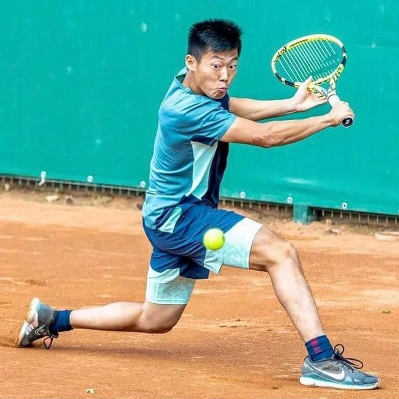 世界職業網球協會官網23日刊登台灣網球好手曾俊欣專訪，讚賞他是正在崛起的亞洲新星。（圖取自instagram.com/tseng_chun_hsin）