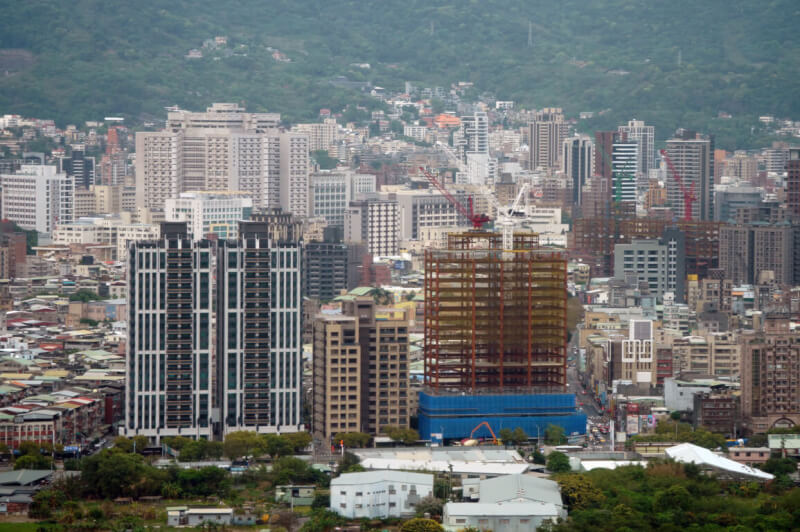 圖為從高處遠眺台北市北投區建築概況。（中央社檔案照片）