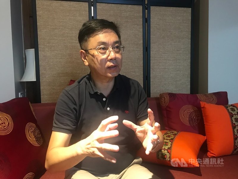 林務局長林華慶參與8月23到25日的APEC會議，在會中分享台灣利用區塊鏈技術打擊非法木材交易的做法。圖為林慶華25日接受中央社專訪。中央社記者呂欣憓清邁攝 111年8月26日