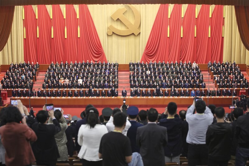 今秋20大前夕，中共3名老黨員發文，反對中共領導人習近平力主的黨領導一切。圖為2017年中共19大在位於北京的人民大會堂舉行閉幕會。（中新社）