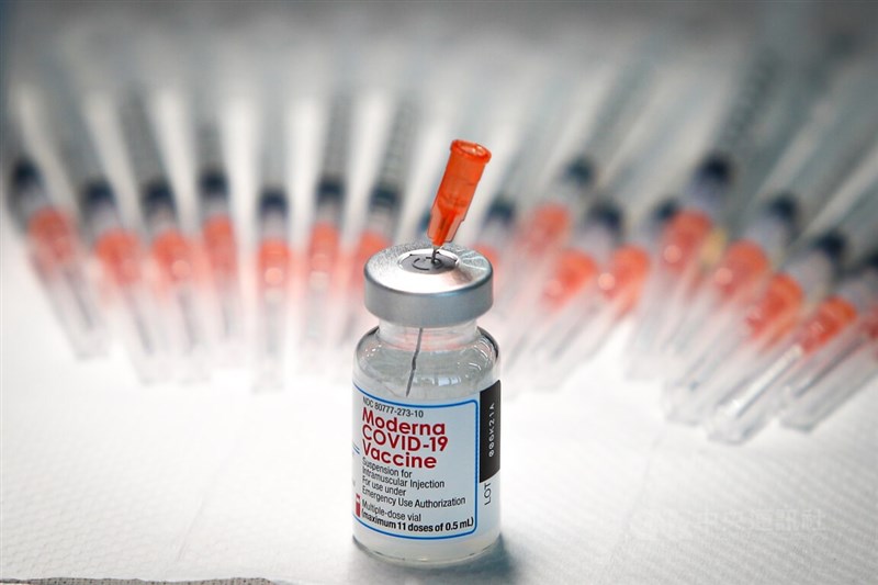 美國生物技術公司莫德納26日對輝瑞/BNT提起告訴，指他們在開發COVID-19疫苗時，侵犯其專利。圖為莫德納COVID-19疫苗。（中央社檔案照片）