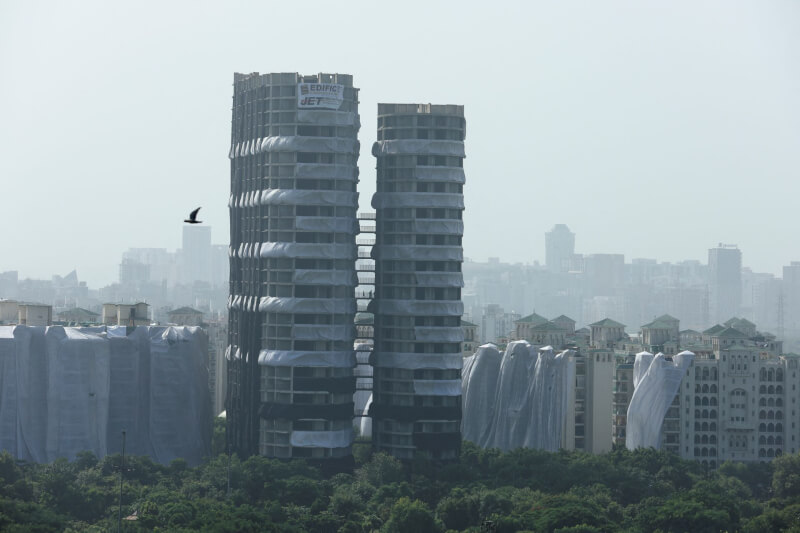 印度首都德里衛星城市諾伊達境內的超科技雙子塔大樓。（路透社）