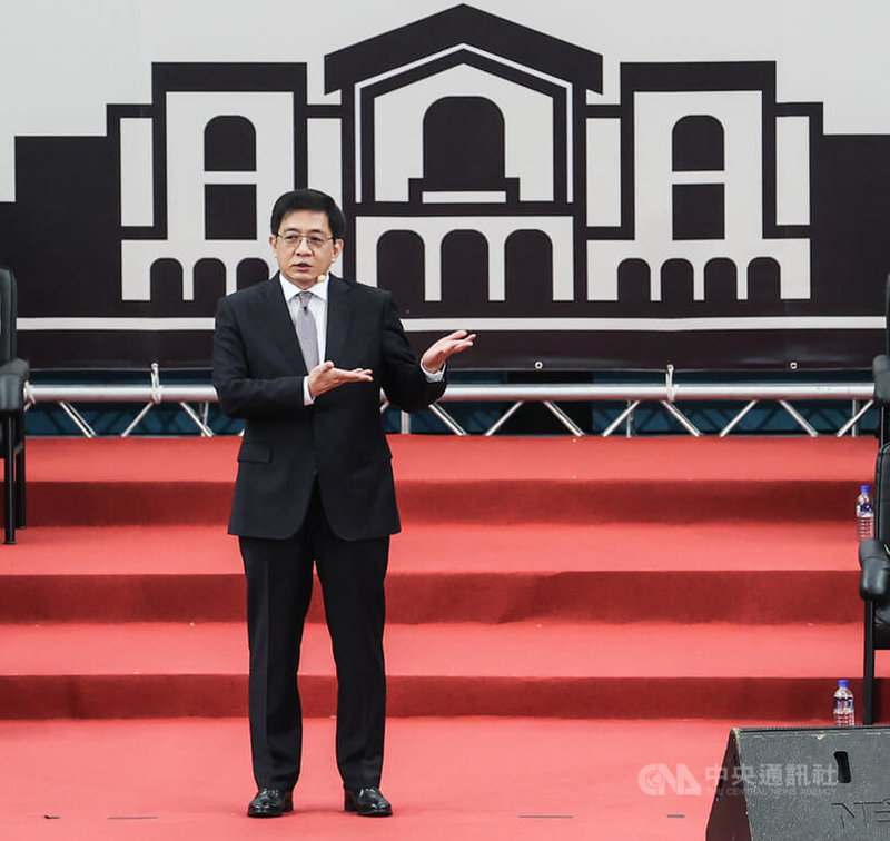 台灣大學28日舉行111學年度開學典禮，校長管中閔上台致詞，勉勵新生要讓自己的眼界高一點，讓心胸寬一點，多增加一些學習的維度，也多一些理想。中央社記者鄭清元攝　111年8月28日