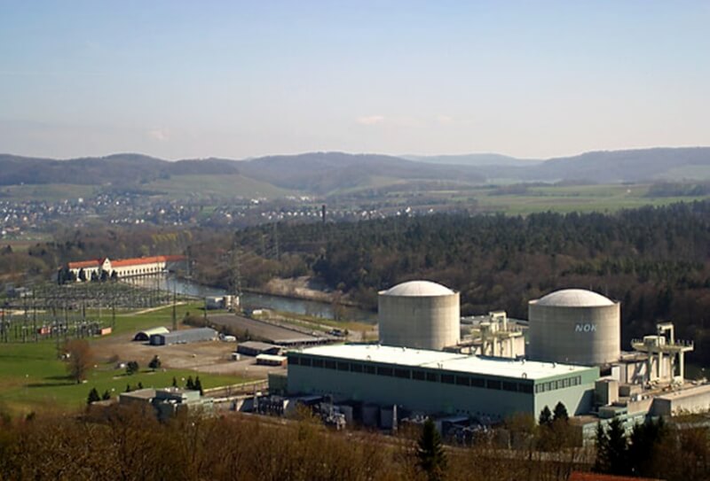 圖為瑞士貝茲諾核電廠。（圖取自維基百科共享資源，作者：Roland Zumbühl、Arlesheim，CC BY-SA 3.0）