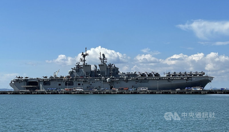 美國兩棲突擊艦的黎波里號日前進入南海活動後，8月31日抵達新加坡靠港訪問，停靠於樟宜海軍基地。中央社記者侯姿瑩新加坡攝 111年9月1日