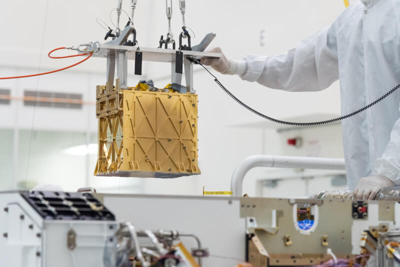 NASA表示，火星探測車「毅力號」上安裝的小盒子，可從火星大氣層製造氧，達到相當於地球普通樹木的產氧量。（圖取自NASA網頁nasa.gov）