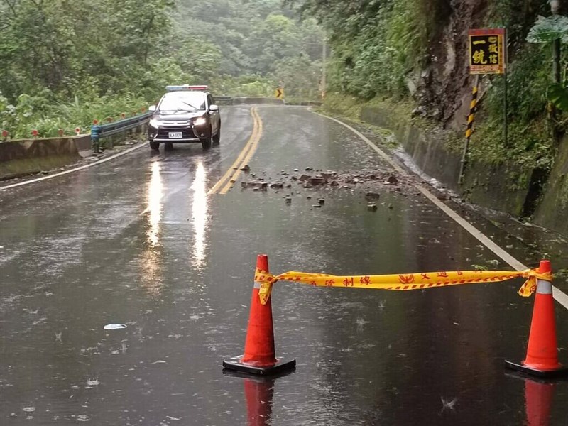 颱風軒嵐諾逼近 北部路樹傾倒、山區落石 生活 中央社 Cna 3773