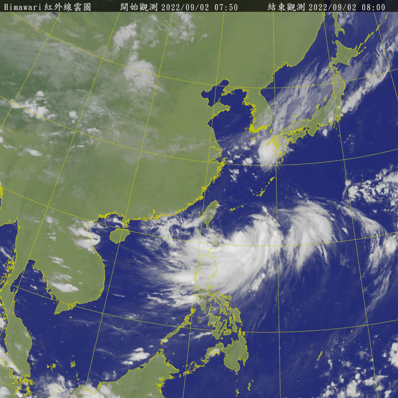 中央氣象局表示，2日受颱風軒嵐諾外圍環流影響，北部及東北部整天有陣雨，且有大雨或豪雨發生機率。圖為2日上午7時50分衛星雲圖。（圖取自氣象局網頁cwb.gov.tw）