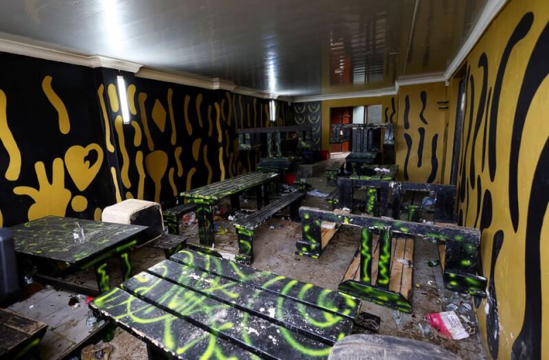 南非6月下旬有21名年輕人在東開普省東倫敦市「恩尤貝尼酒館」離奇喪命。（路透社）