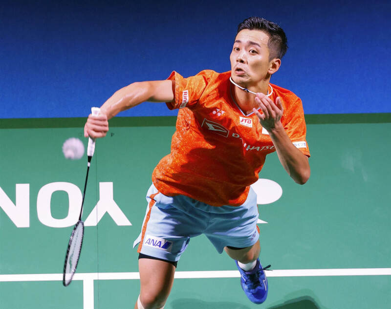 日本選手西本拳太4日奪下日本羽球公開賽男單冠軍。(共同社)