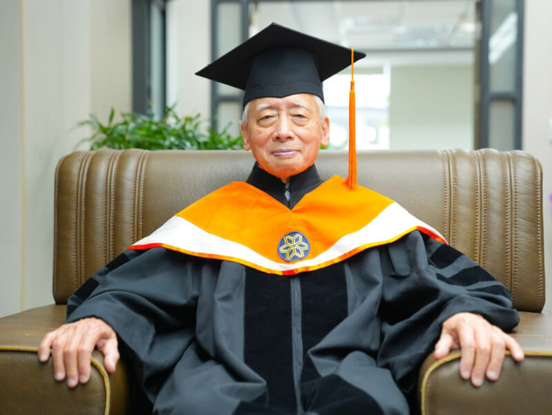 雲林科技大學88歲高齡博士生高宗彥（圖）8月30日取得機械系博士學位，活到老學到老，足以作為學生表率。（雲科大提供）中央社記者蔡智明傳真 111年9月5日