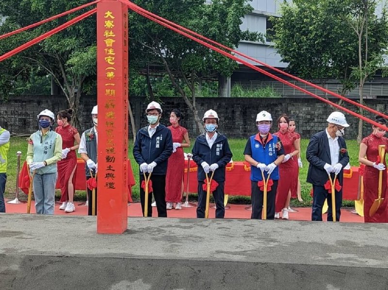 高雄市大寮社會住宅分2期開發，第1期工程7日舉行動土儀式，第1期基地面積8340平方公尺，規劃地上10層、地下2層建築物，共計382戶，預計民國115年完工。（林欽榮提供）中央社記者蔡孟妤傳真  111年9月7日