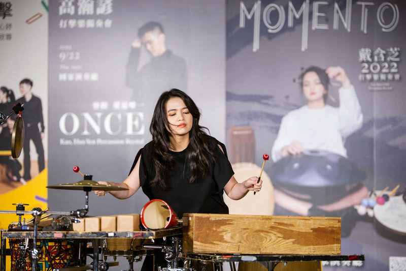 朱宗慶打擊樂團團員戴含芝21日將在國家兩廳院演奏廳舉行擊樂獨奏會,她7日表示,音樂會命名為Momento,是西班牙文「回憶」之意,在英文中則是「紀念品」的意思,盼與觀眾一起分享音樂會的時間跟空間。(朱宗慶打擊樂團提供)中央社記者趙靜瑜傳真 111年9月7日