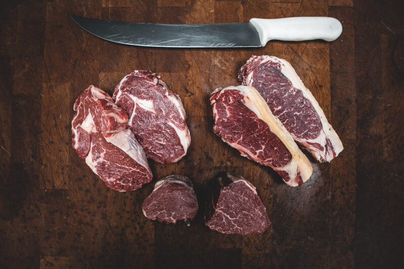 荷蘭城市哈爾倫將禁止在公共場所刊登多數肉品廣告，創下全球首例。（示意圖／圖取自Unsplash圖庫）