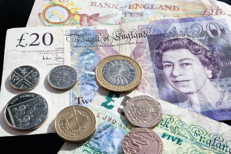 英國女王伊麗莎白二世辭世，未來英國及大英國協各國的硬幣和紙鈔都將印上新君主肖像。（圖取自Pixabay圖庫）