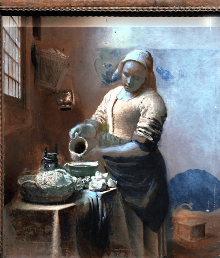 阿姆斯特丹國立博物館8日表示，專家們在17世紀荷蘭畫家維梅爾知名畫作「倒牛奶的女僕」中發現他本來還畫了奶罐架子和籃子。（圖取自facebook.com/rijksmuseum）