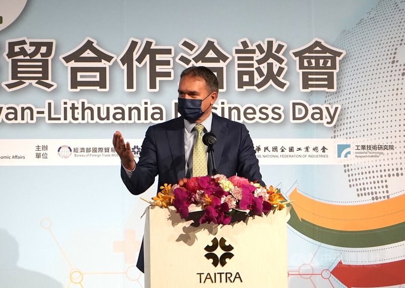 即將出任立陶宛駐台經貿辦事處首任代表的盧百利(Paulius Lukauskas),12日出席出席經濟部國際貿易局與外貿協會舉辦的「2022年台立經貿合作洽談會」。中央社記者張璦攝 111年9月12日