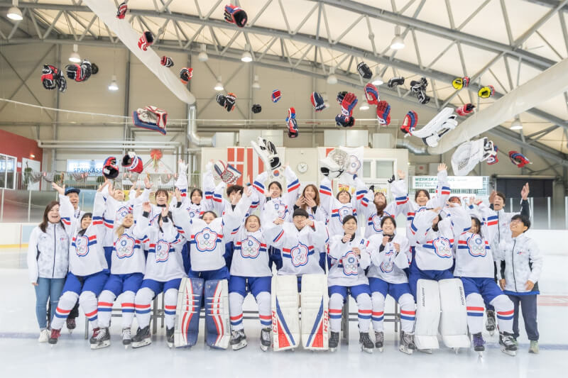 台灣隊在U18世界女子冰球錦標賽世界一級B組賽事，拿下第3名，創隊史最佳。（圖取自facebook.com/ctihf）