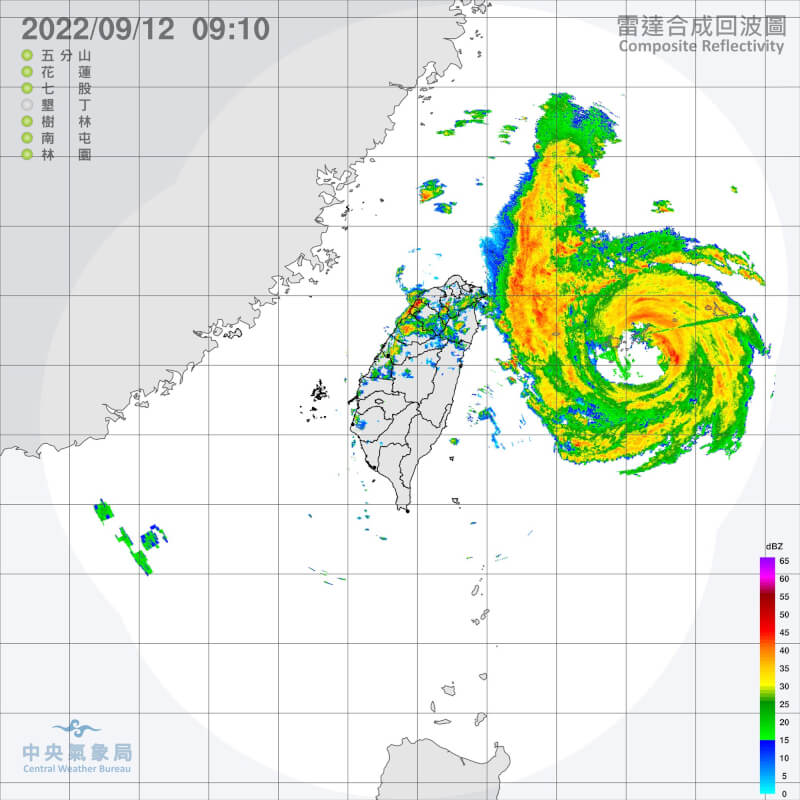 中央氣象局12日表示，中颱梅花持續向北緩慢移動，預估會維持中颱強度，13日晚間才會逐漸加速離開台灣近海。（圖取自中央氣象局網頁cwb.gov.tw）