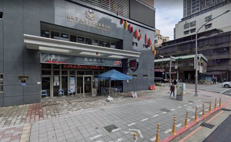 萬華分局13日表示，偵查隊郭姓員警等3人涉足有女陪侍飲酒店事證明確，將從嚴究責。（圖取自Google地圖網頁google.com/maps）