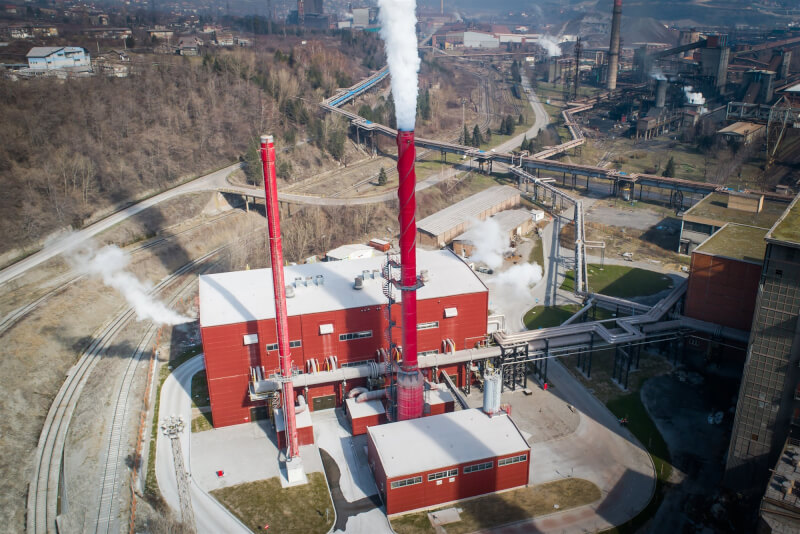 俄羅斯斷供天然氣回擊歐美制裁侵烏，歐洲製造業受到能源危機衝擊。圖為世界最大鋼鐵製造商之一的阿塞洛米塔爾集團在波士尼亞的工廠。（圖取自twitter.com/ArcelorMittal）