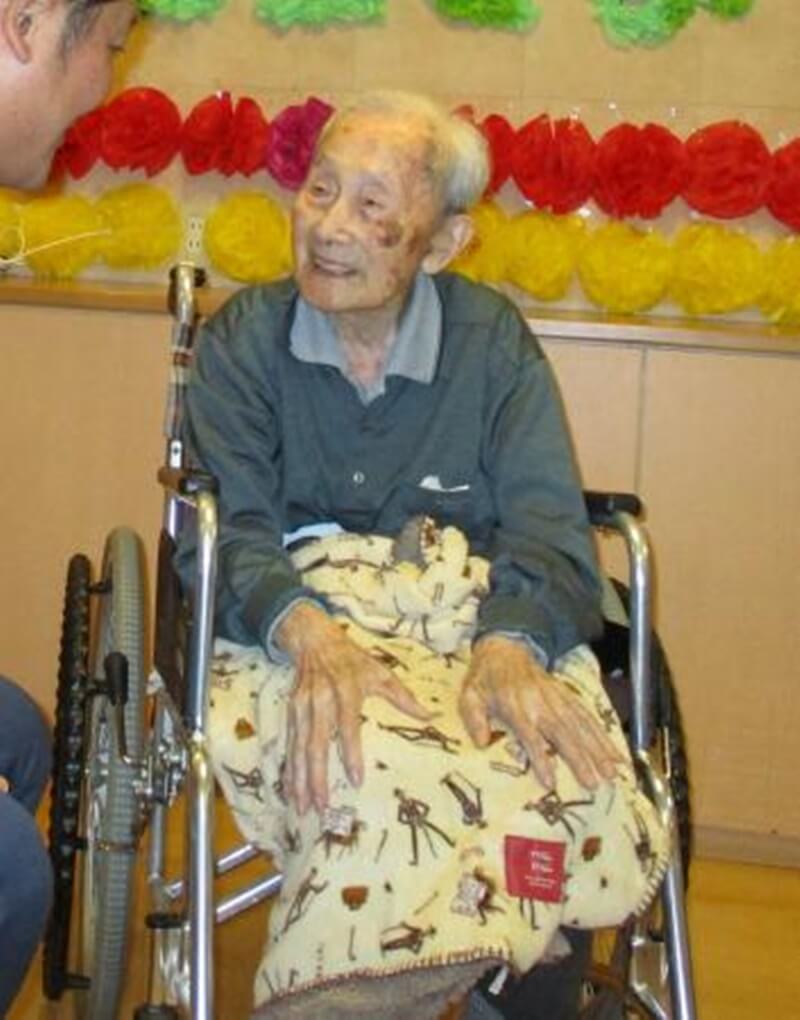 日本放送協會13日報導，日本奈良市政府表示，國內最高齡男性上田幹藏已於9日去世，享嵩壽112歲。。（圖取自facebook.com/naracitypr）