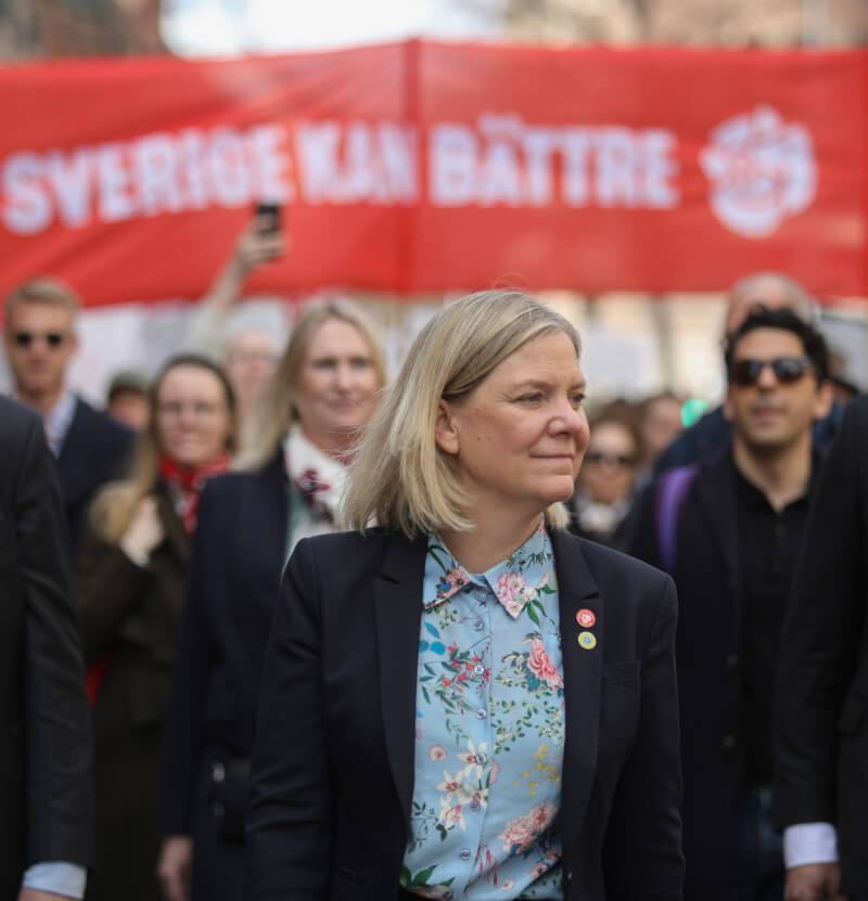 瑞典大選計票進入尾聲，右派陣營取得3席領先，總理安德森（前）宣布將於15日卸下總理職務。（圖取自facebook.com/magdalenaeandersson）
