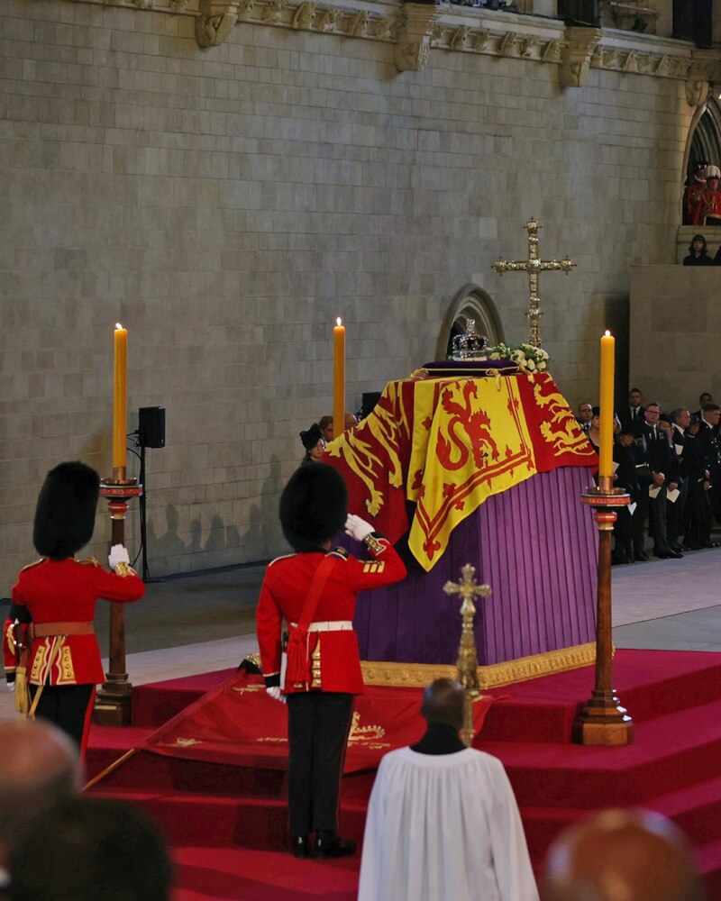 英國女王伊麗莎白二世國葬19日舉行，國會禁止中方官員進入西敏廳瞻仰女王。圖為女王靈柩。（圖取自facebook.com/TheBritishMonarchy）