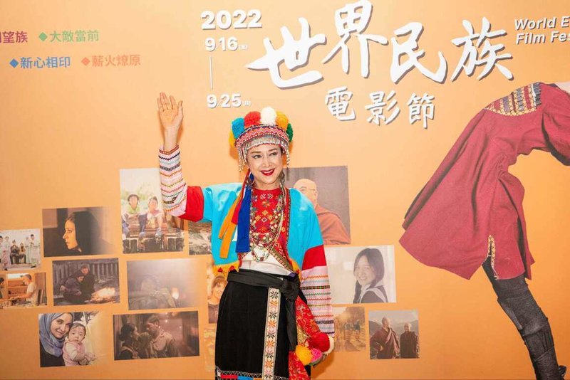 2022世界民族電影節開幕茶會16日舉行，宣傳大使湯蘭花身穿鄒族傳統服飾亮相，她也期待觀眾透過電影認識更多民族的故事。（海鵬提供）中央社記者王心妤傳真  111年9月16日