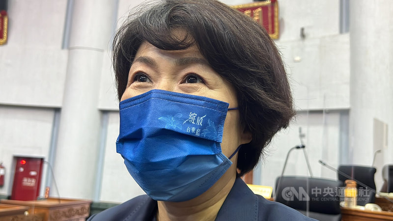 博士論文結論遭質疑的台東縣長饒慶鈴16日表示，對論文非常有信心，經多次辯證沒問題，資料已備好，願送國立台灣師範大學處理，絕對禁得起考驗。中央社記者盧太城台東攝 111年9月16日