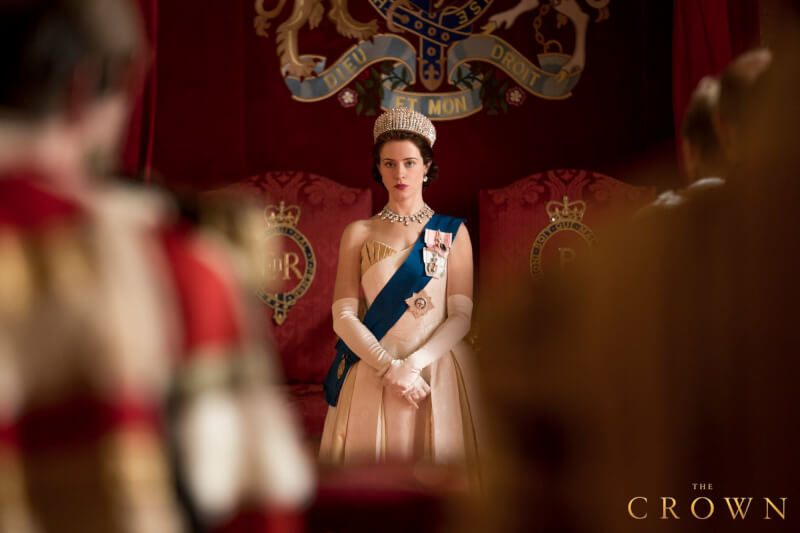「王冠」2016年首播，刻劃伊麗莎白二世如何從25歲緊張新手成為全國支柱，引領英國王室走過數十年的醜聞與動盪。（圖取自facebook.com/TheCrownNetflix）