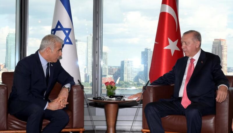 以色列總理拉皮德（右）的辦公室表示，拉皮德與土耳其總統艾爾段（左）20日在紐約聯合國大會場邊會面。（圖取自facebook.com/YairLapid）