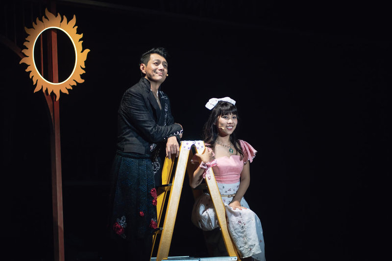 外百老匯經典音樂劇「夢幻愛程」將於23日在台北松山文創園區首演，藝人聶雲（左）領銜演出，挑戰邊演邊唱。（華文音樂劇公司提供）  中央社記者趙靜瑜傳真  111年9月22日